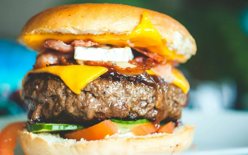Foto de ejemplo: hamburguesa completa con cheddar